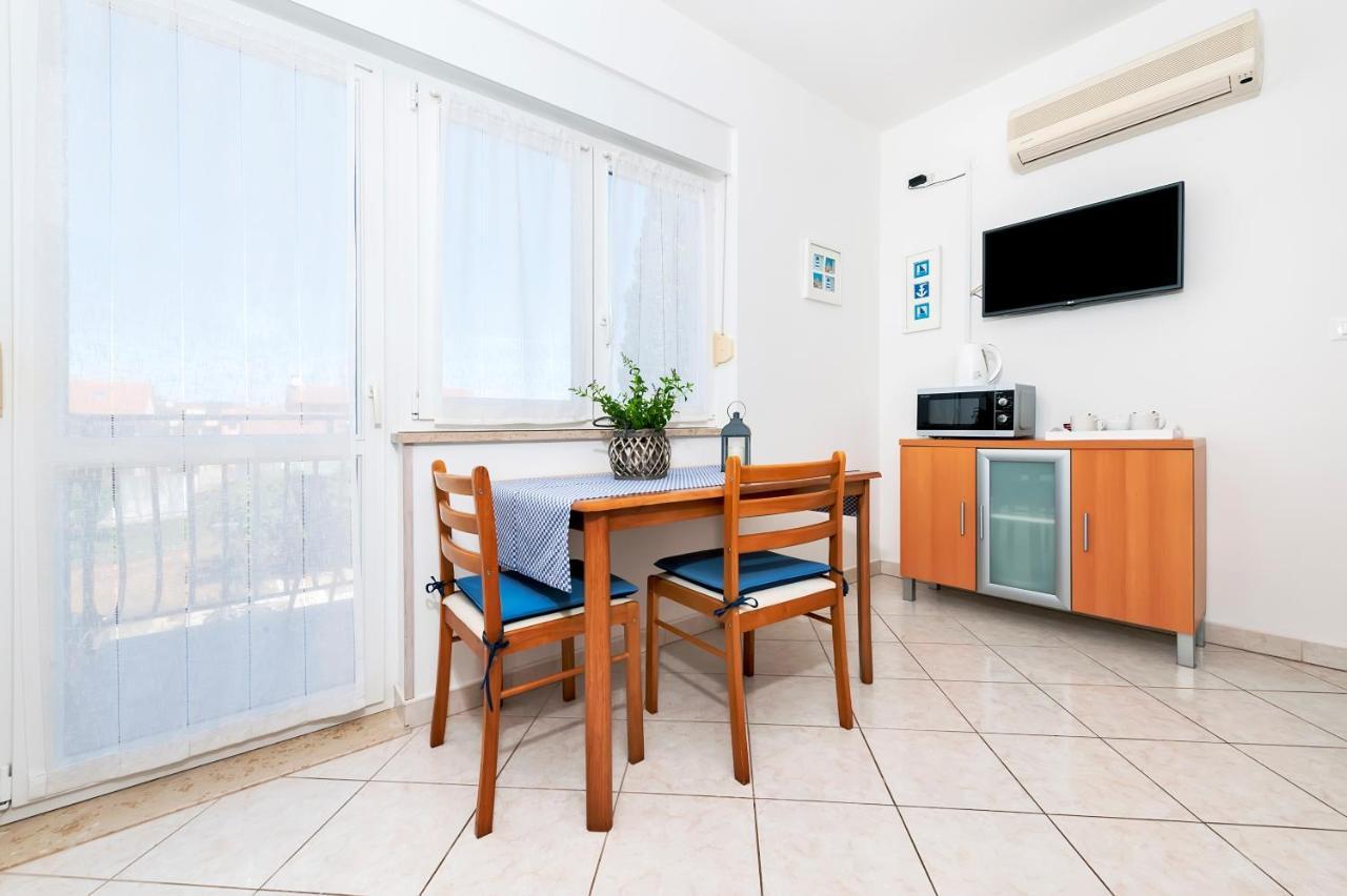 Apartment Casa Banko Ровінь Екстер'єр фото
