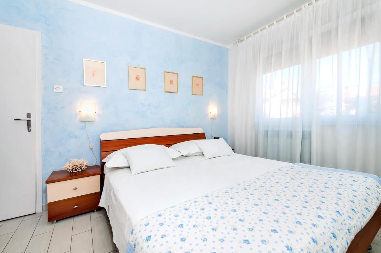 Apartment Casa Banko Ровінь Екстер'єр фото