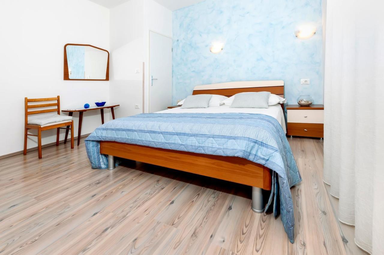 Apartment Casa Banko Ровінь Екстер'єр фото