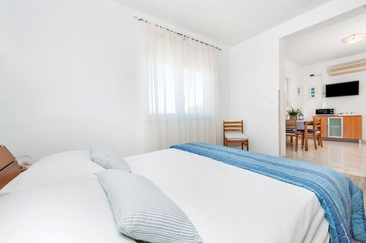 Apartment Casa Banko Ровінь Екстер'єр фото