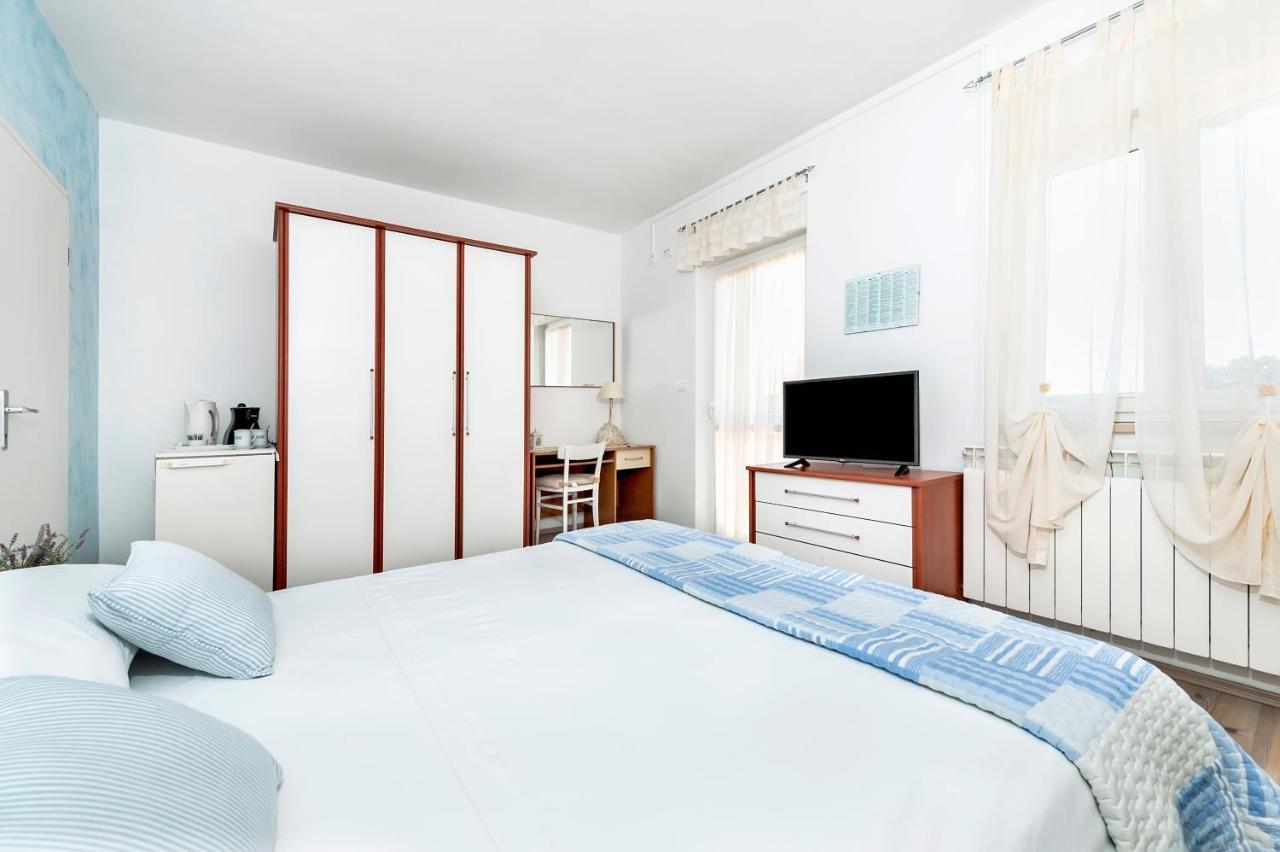 Apartment Casa Banko Ровінь Екстер'єр фото