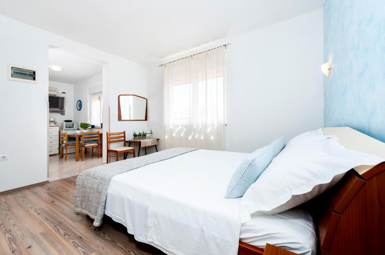 Apartment Casa Banko Ровінь Екстер'єр фото