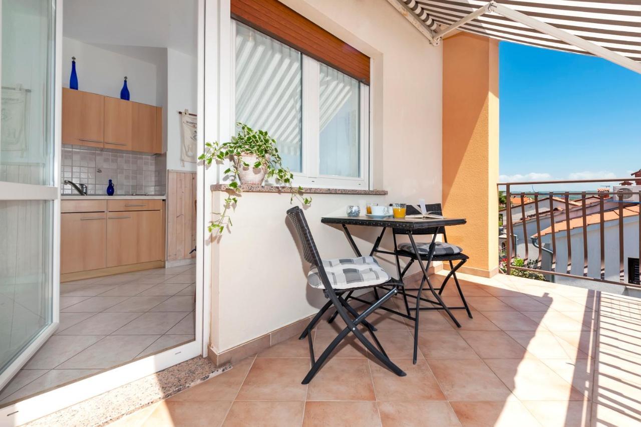 Apartment Casa Banko Ровінь Екстер'єр фото