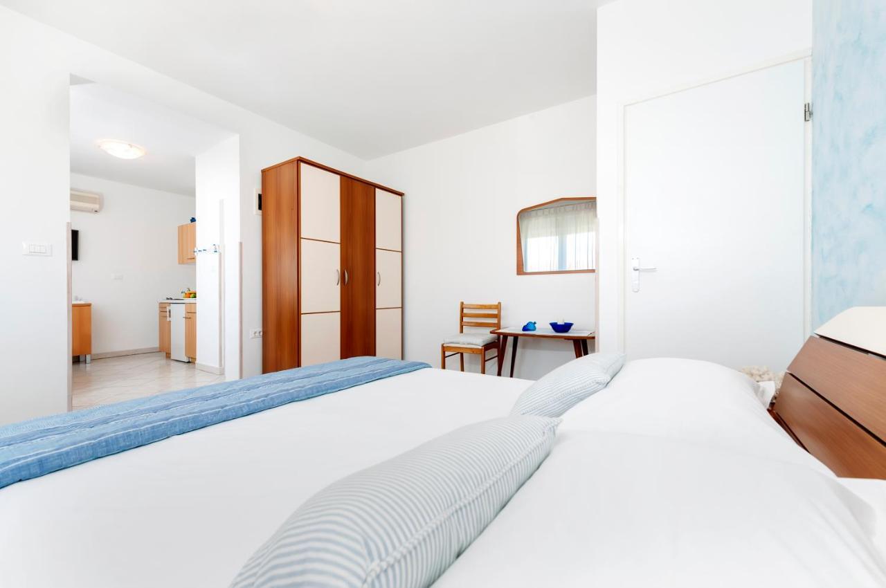 Apartment Casa Banko Ровінь Екстер'єр фото
