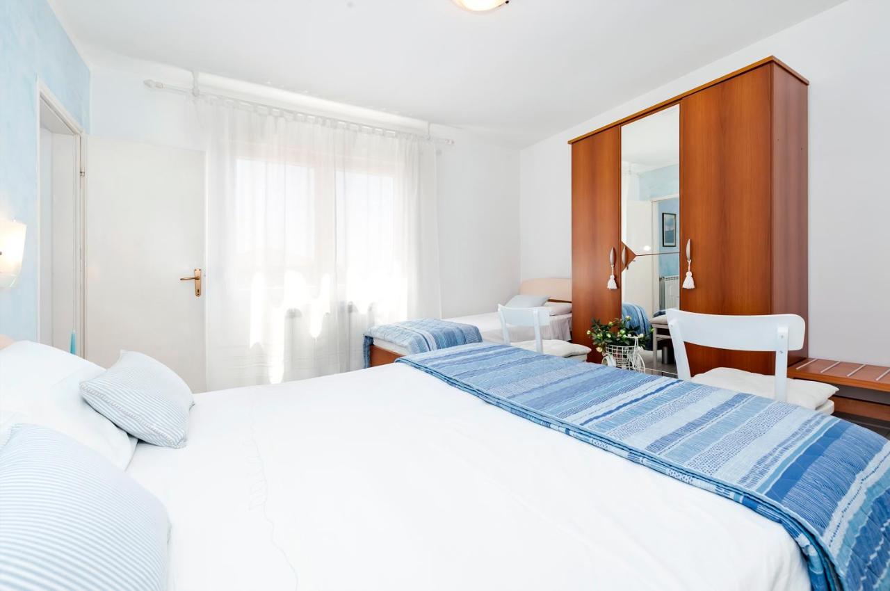 Apartment Casa Banko Ровінь Екстер'єр фото