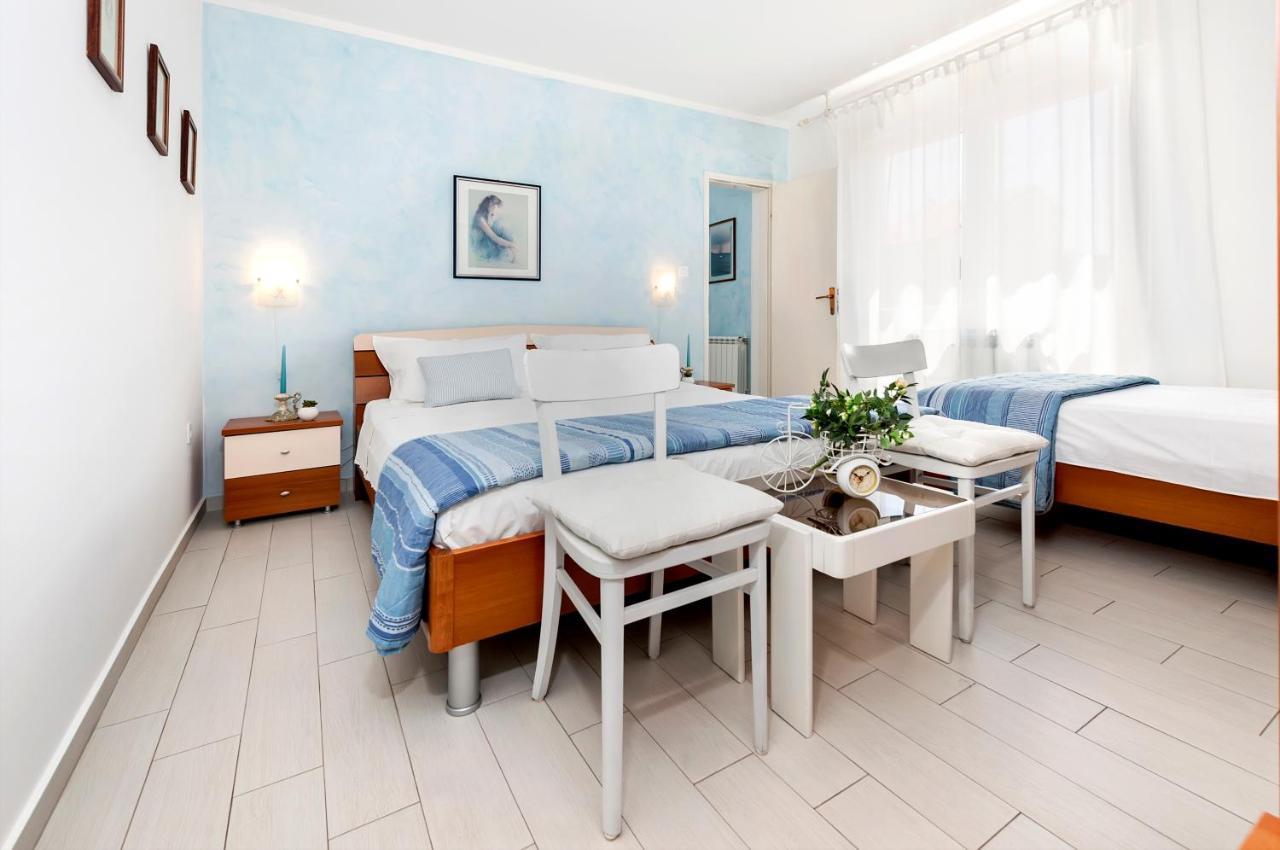 Apartment Casa Banko Ровінь Екстер'єр фото