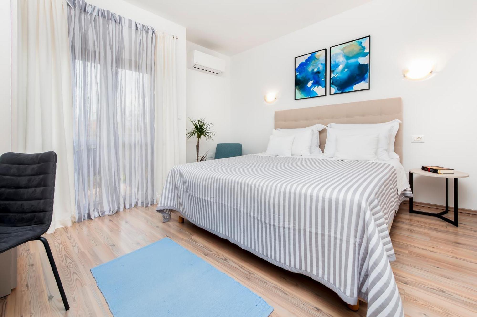 Apartment Casa Banko Ровінь Екстер'єр фото