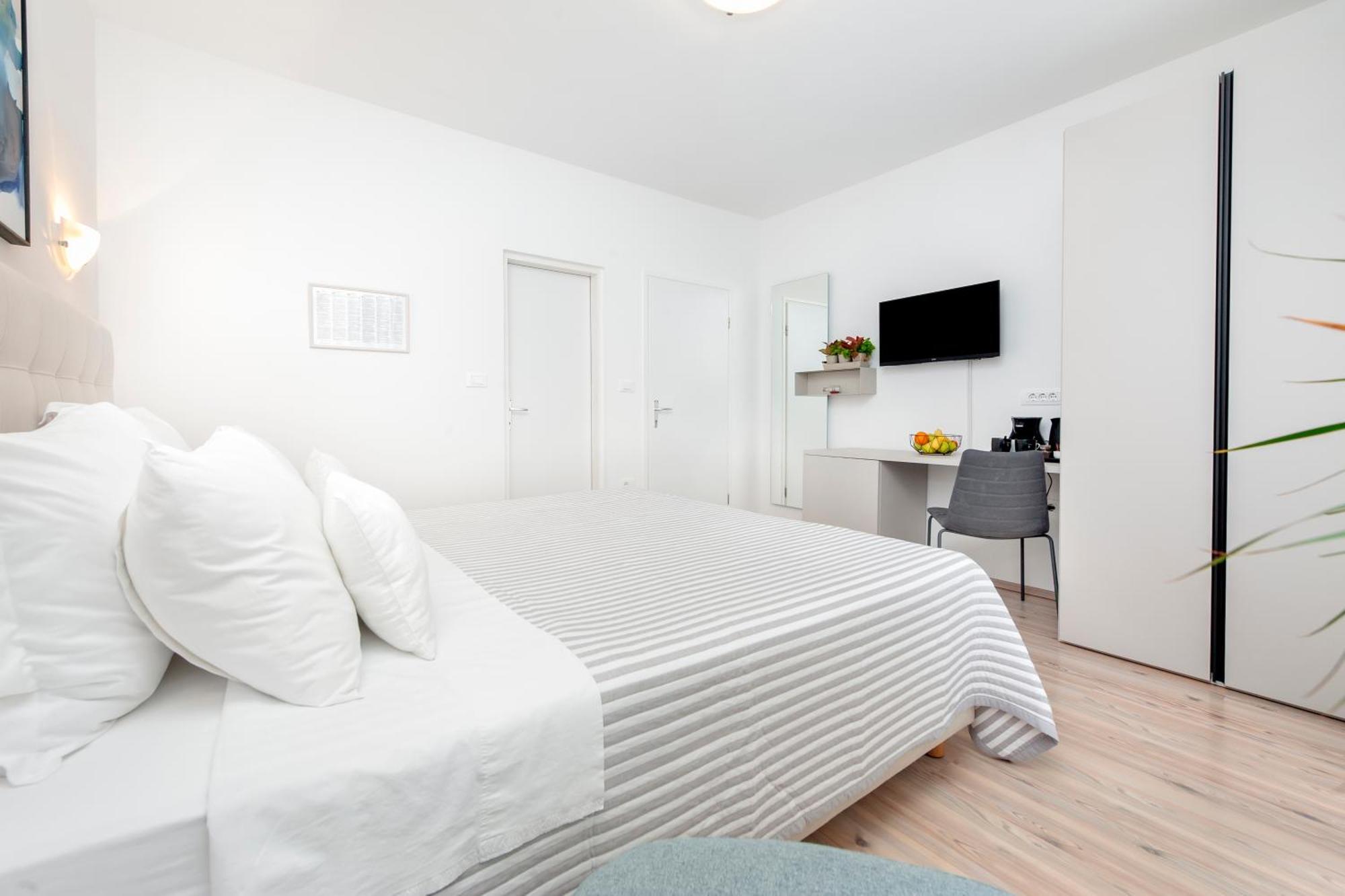 Apartment Casa Banko Ровінь Екстер'єр фото